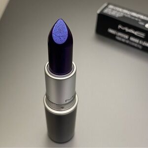 MAC “Model Behaviour” Lipstick